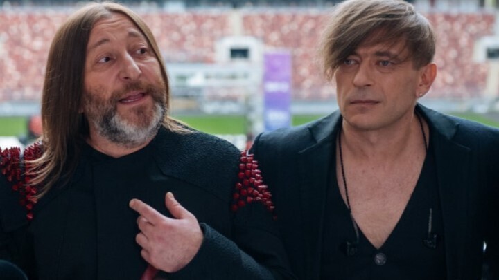 Футбольные фанаты – патриоты (Би-2 послан далеко).