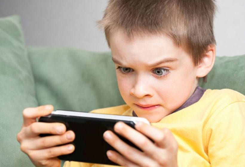 Отменят ли родителям пособие на школьника, если он пропишется в другом районе?