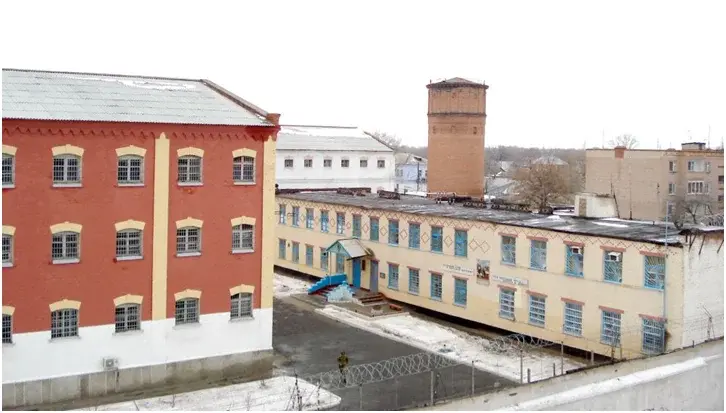 История колонии ЧЕРНЫЙ ДЕЛЬФИН, расписание и быт.