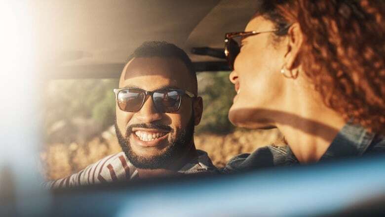 Безопасны ли солнцезащитные очки, которые вы носите? Вот на что следует обратить внимание.