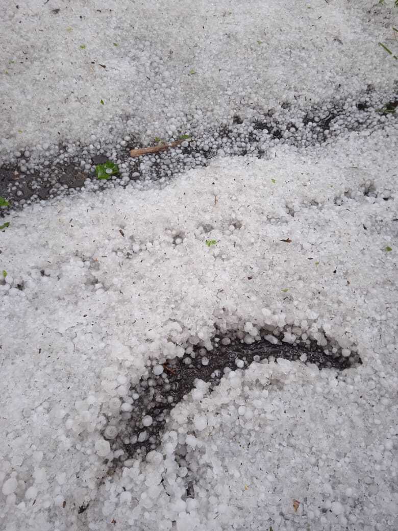 Снег в июле.Июльский град размером с вишню никого не пощадил