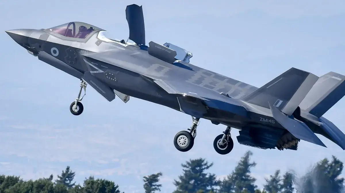 Великобритания готовится к войне с Россией. Глава RAF Майк Уигстон сообщил, как только РФ нападет на страну НАТО - Лондон нанесет удары по Москве