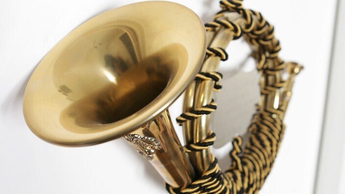 За столетия до Интернета, электронной почты и телефонов обмен письмами и сообщениями был опасным и трудным делом. Курьеры были в разъездах неделями.