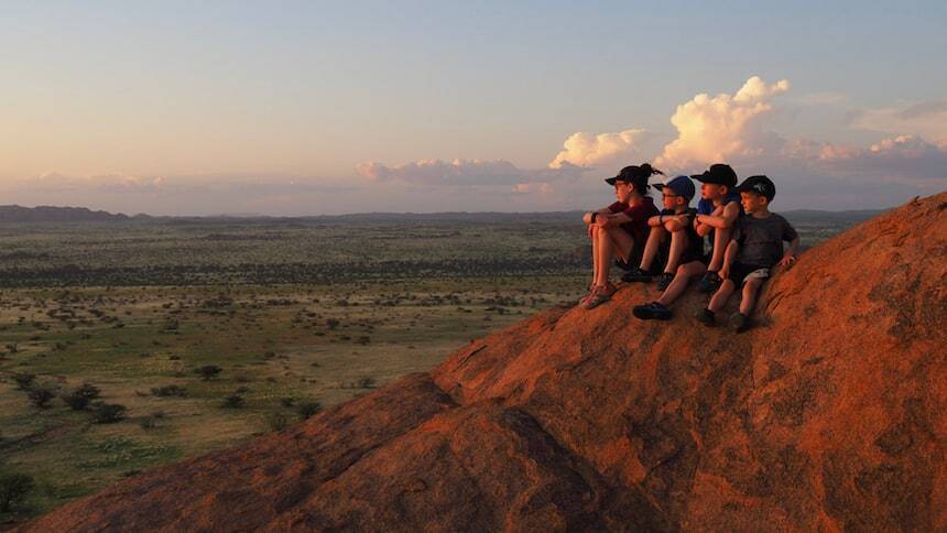 Прежде чем ослепнуть, эти дети видят самые удивительные достопримечательности в мире.