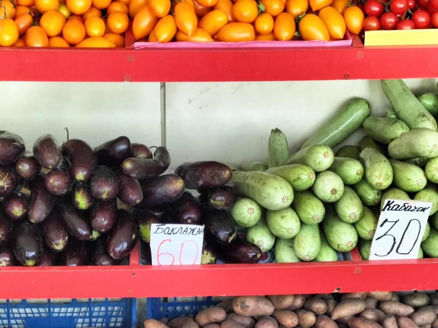 Копеечные цены. Крым заполнен фруктами из Запорожья - фото