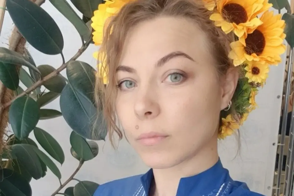 Тебе бы дать по голове, да в могилу, но без пышных похорон, мадам депутат Пирогова. Она оскорбила память погибших на Украине военнослужащих.