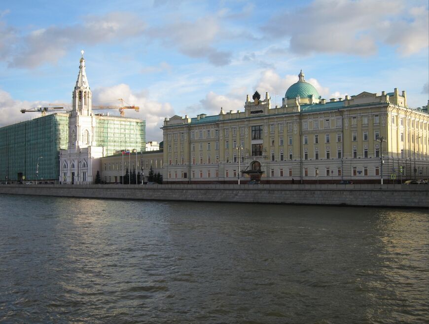 Прогулки по Москве: столичные набережные, строгие и не очень