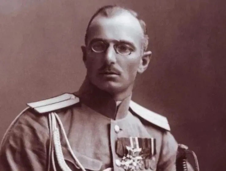 Генерал Дроздовский. Он был совершенно нетерпим к иному мнению и не жаловал даже своих соратников