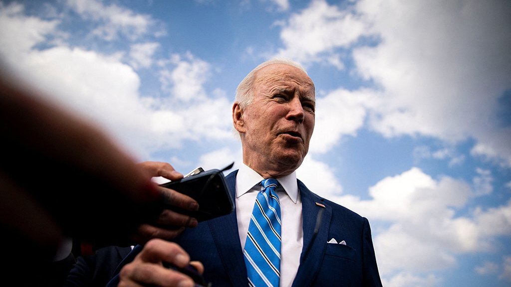 Ожерелье из колорадских жуков Байдену на похороны