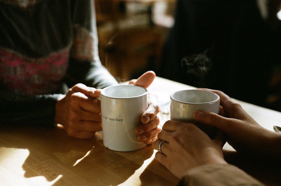 Стихотворение о любви "Они пьют кофе по ночам..."