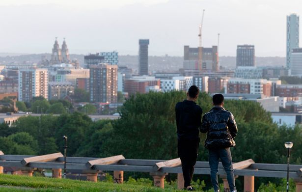 Таинственный «мерзкий» запах поразил известный британский город и заставил людей чувствовать себя плохо