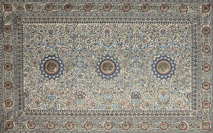 Вышитый ковер? Да, и он самый дорогой драгоценный ковер в мире!