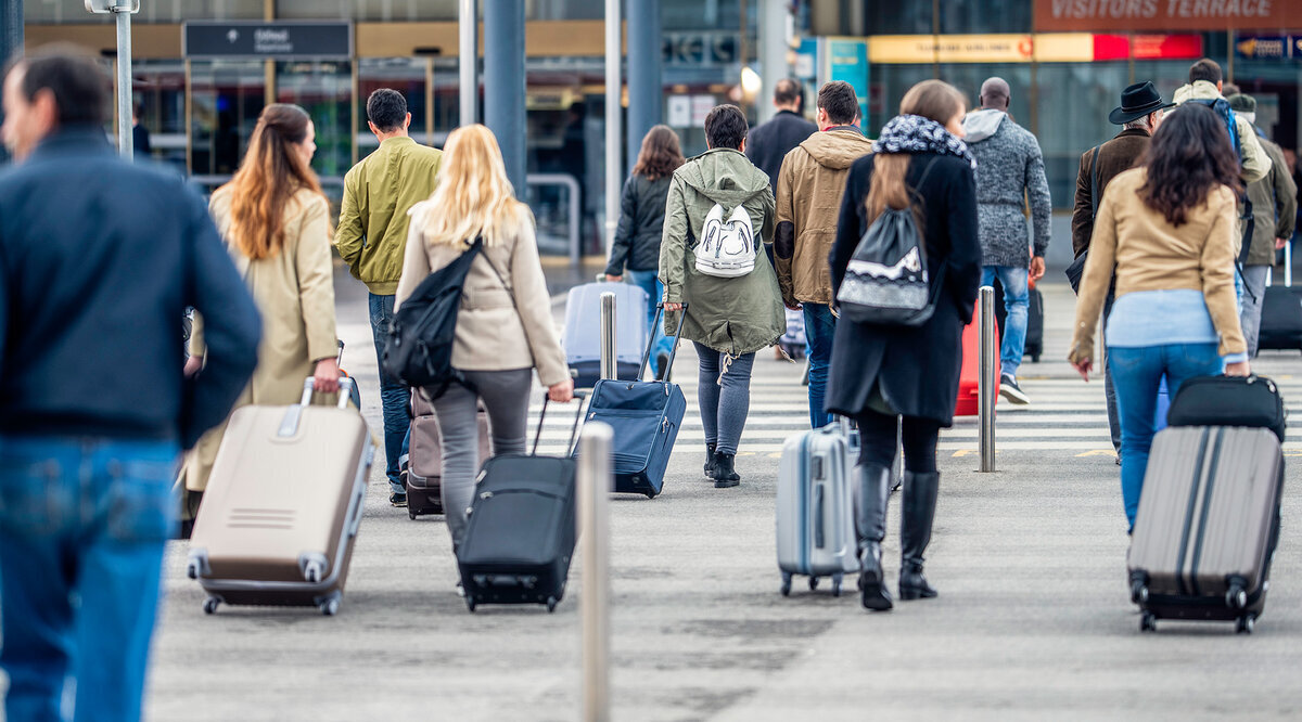 «Прощай, немытая Россия!» Уехавших за рубеж задумали вернуть с помощью повышения налогов. Вот только удастся ли?