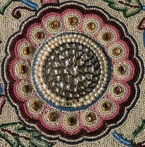 Вышитый ковер? Да, и он самый дорогой драгоценный ковер в мире!