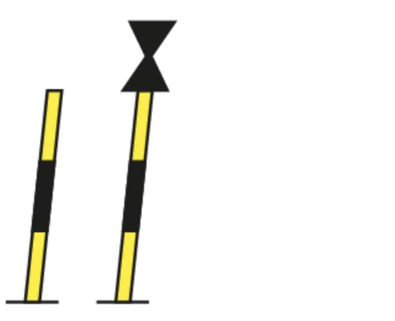 Морские знаки указывают путь цветом и формой