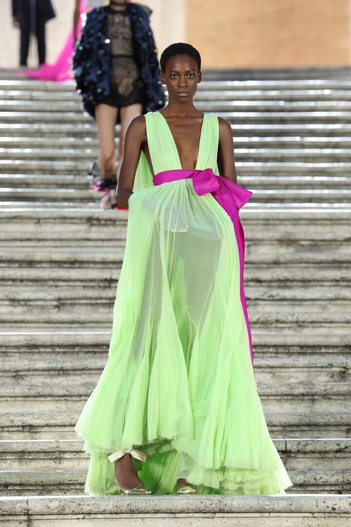 Валентино продвигает «Отдачу»