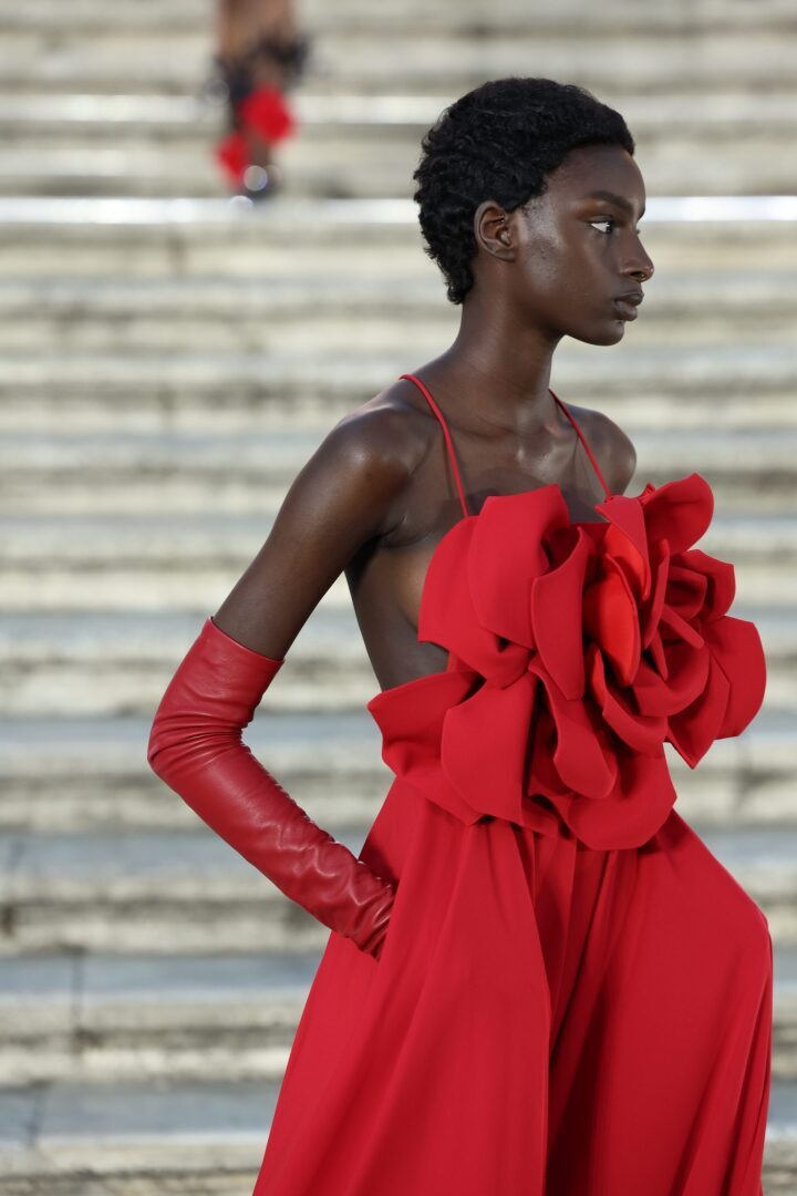 Валентино продвигает «Отдачу»