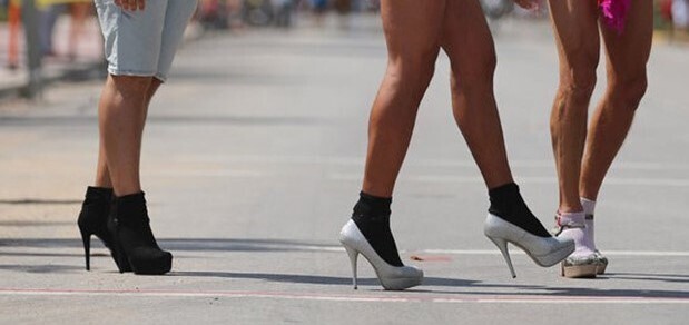 Я замшелый динозавр. Я не понимаю, почему на ферме майнят крипту, а не доят коров? И что такое толерантность к геям (народ их проще называет)