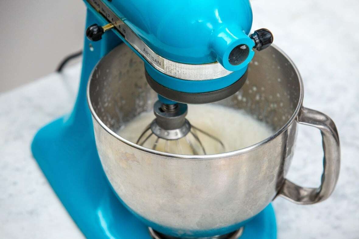 Этот простой мини-пончик без выпечки станет вашим новым украшением десертного стола.