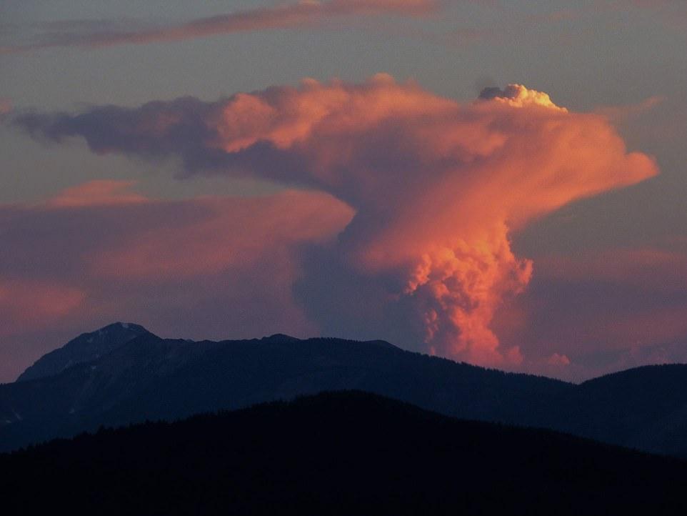 Крупнейший пожар МакКинни в Северной Калифорнии