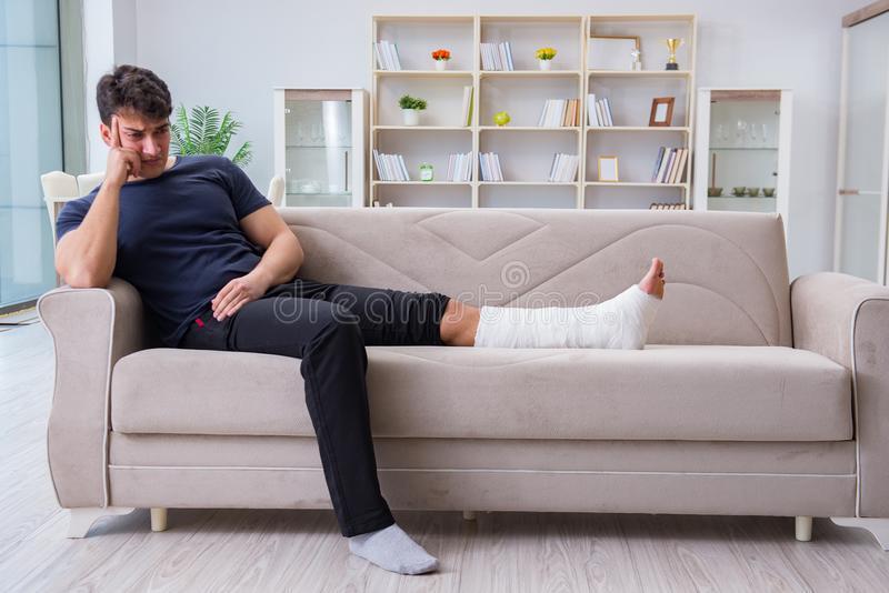 Женщина решила отобрать у мужа ипотечную квартиру и ребенка