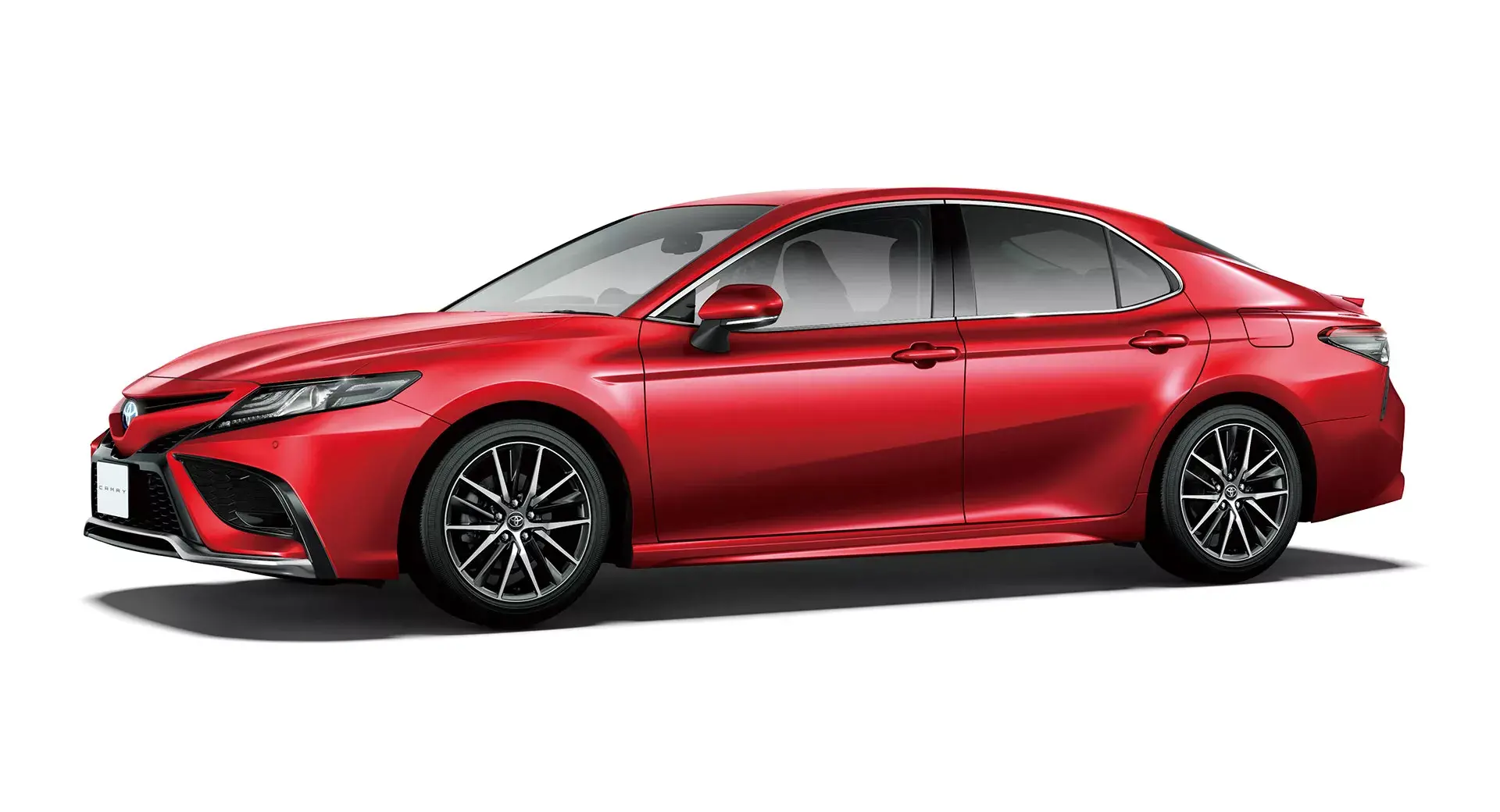 Седаны Toyota Camry и Daihatsu Altis прошли небольшой рестайлинг