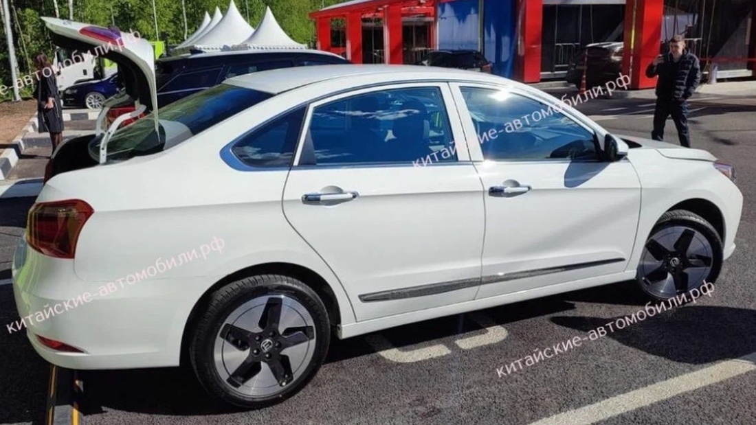 Один из электромобилей марки Evolute может появиться в российских таксопарках