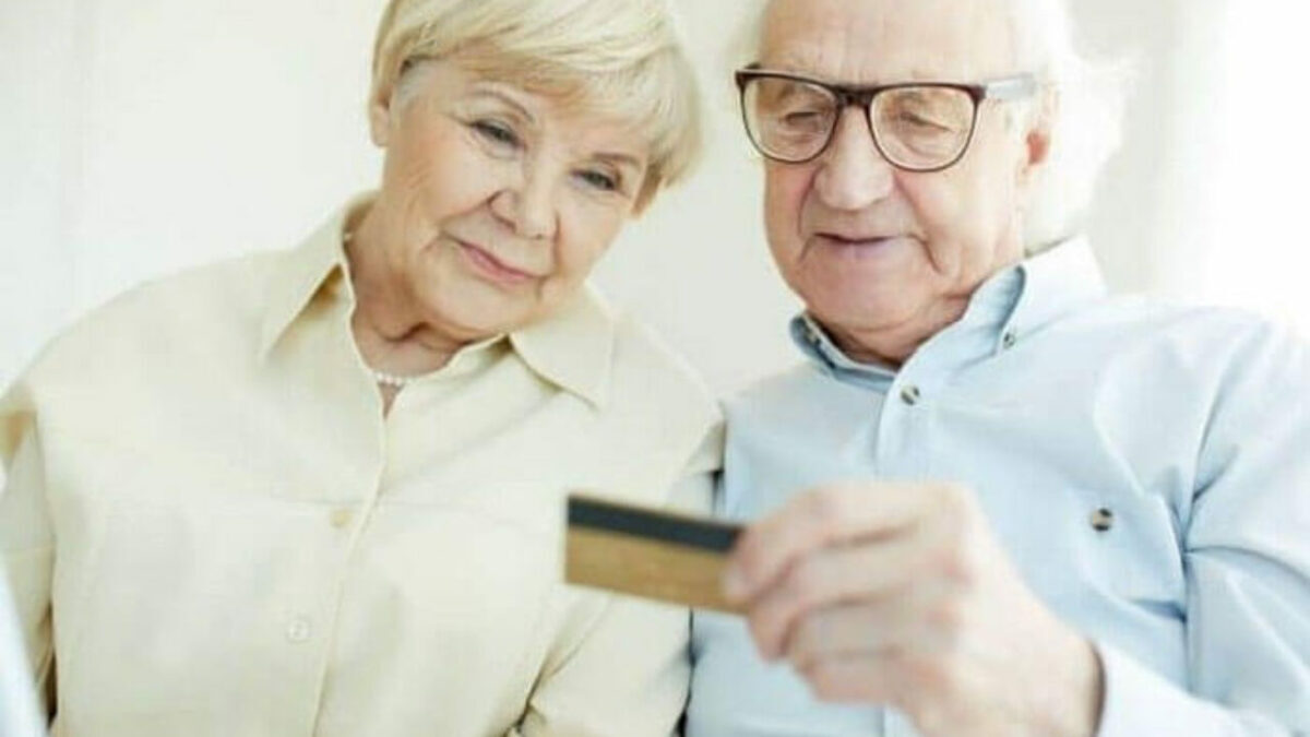 3 карты для пенсионеров, с которыми можно заработать