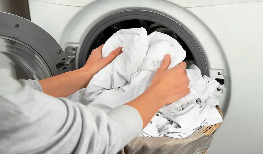 Как правильно стирать постельное белье, чтобы не навредить своему здоровью