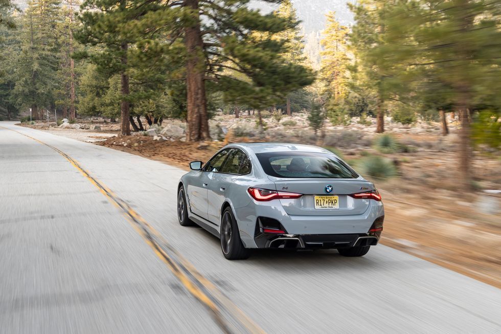 Протестировано: BMW i4 M50 2022 года — это электромобиль M3 Новая электрическая 4-я серия обгоняет M3 Competition до 60 миль в час и стоит дешевле.