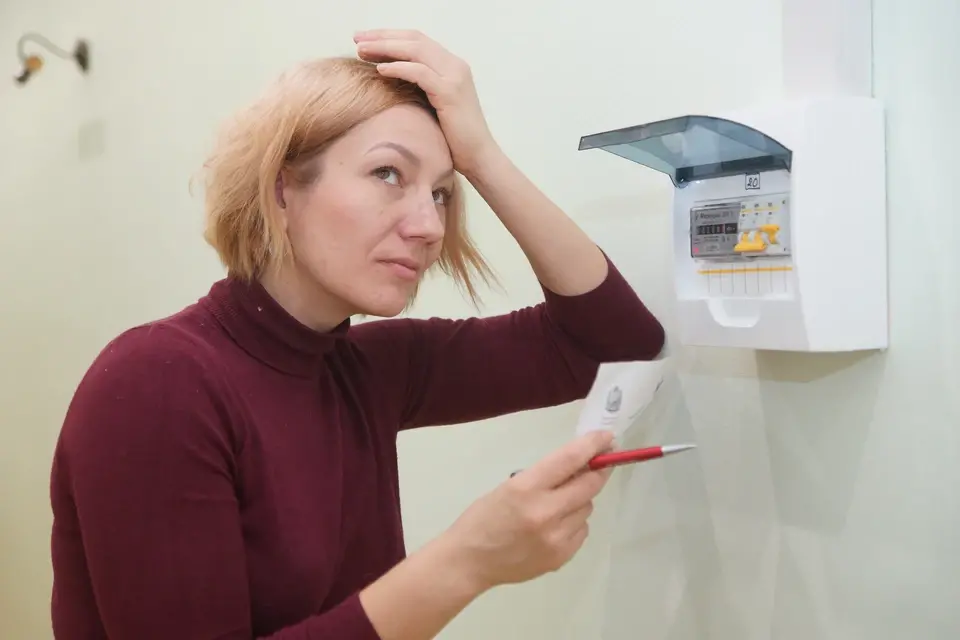 Постоянное повышение «коммуналки» довело россиян до долгов в размере почти одного триллиона рублей. Когда прекратится этот грабеж?