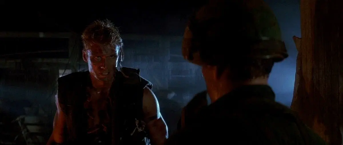 Что лучше книга "Хрустальные рыцари" или фильм Универсальный солдат 1992 года?