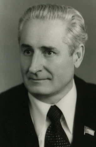 "Живешь на Смоленщине-будь строителем" вам известен этот лозунг? Всех строителей поздравляю с их профессиональным праздником! как я стал строителем!