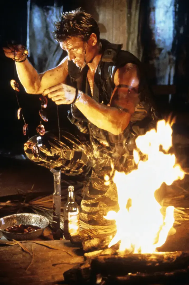 Что лучше книга "Хрустальные рыцари" или фильм Универсальный солдат 1992 года?