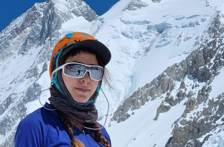 Эпический спуск: мать двоих детей помогает двум своим больным товарищам спуститься в Гашербрум-1