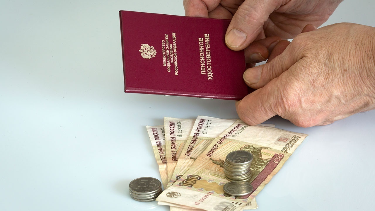 Как работающему пенсионеру увеличить размер пенсии