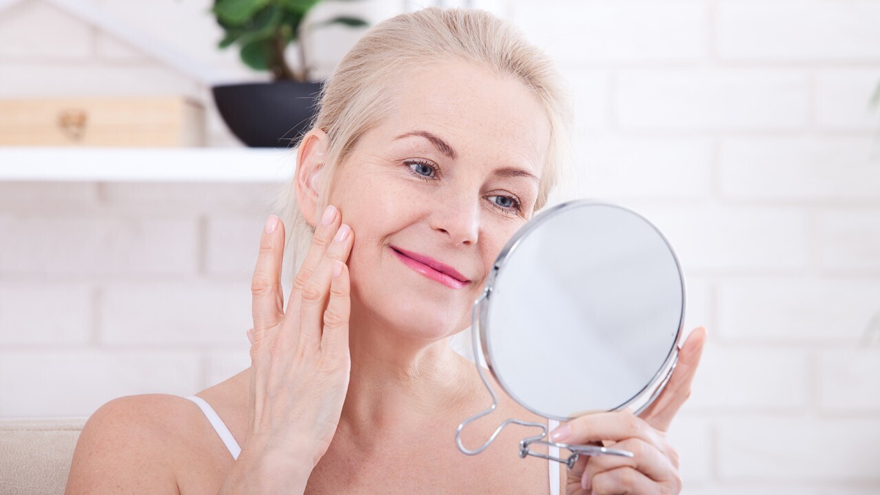 Заставьте свою кожу выглядеть и чувствовать себя моложе с помощью микродермабразии