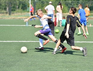 Поведение современных мам во время игры детей во дворе