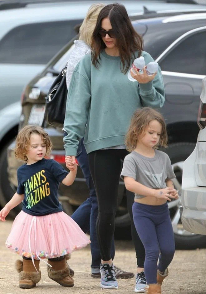 Поведение современных мам во время игры детей во дворе