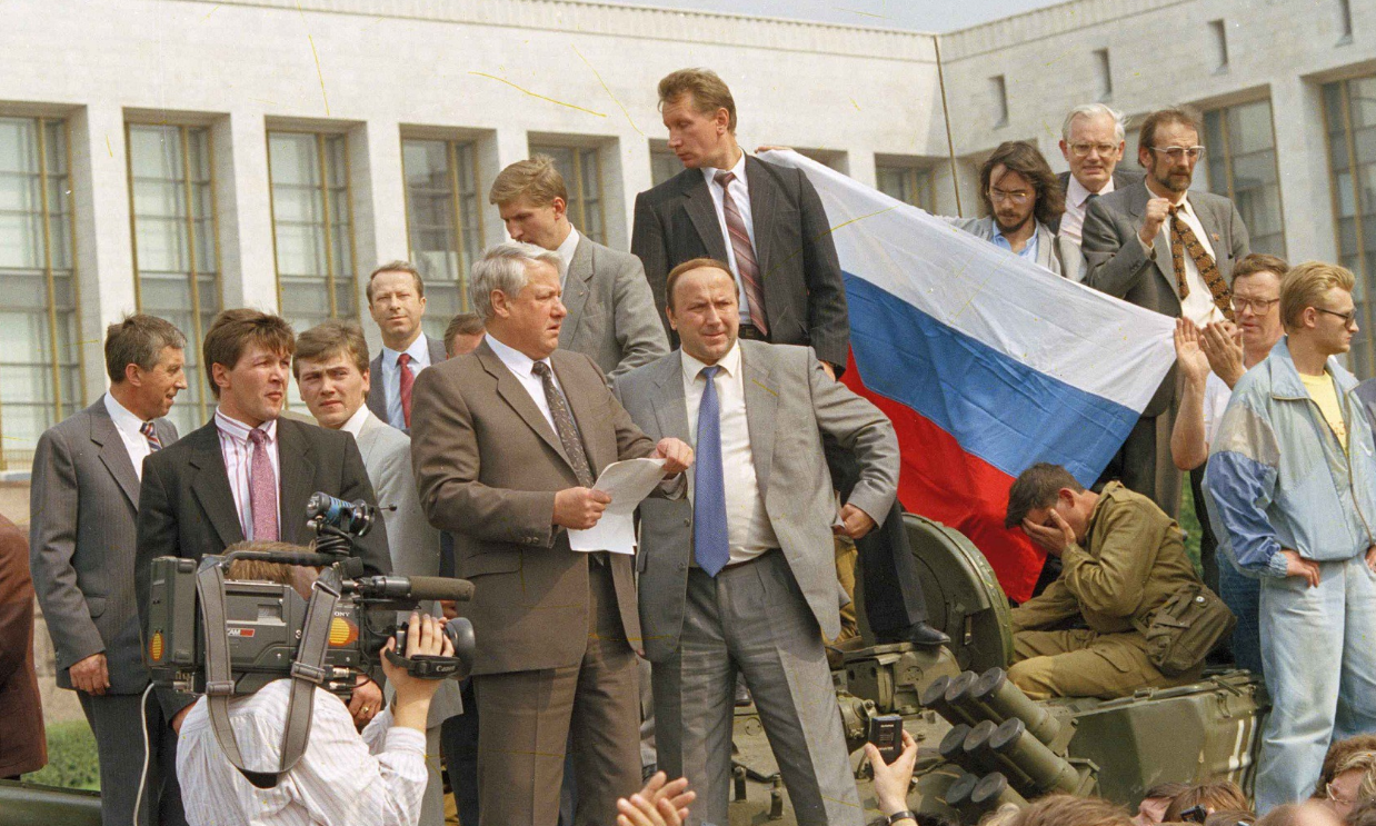 Опрос дня – 19.08.2022. Что Вы делали 19 августа 1991 года во время путча?