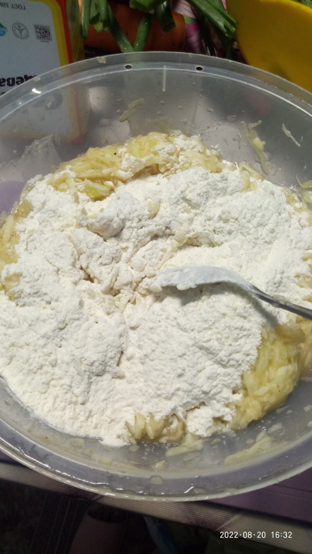 Обычные выходные домохозяйки или снова о кабачках. Блины из кабачков.