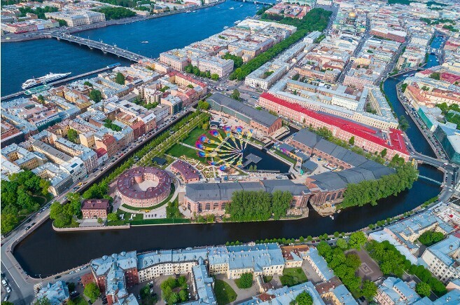 Санкт-Петербург часто сравнивают с Венецией: в городе 33 острова, а когда-то их было больше сотни!