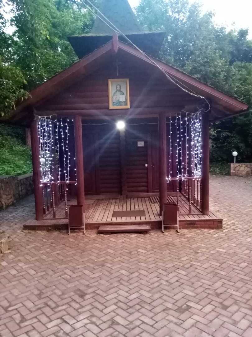 Удивительный старинный храм в деревне Середниково, который никогда не закрывался