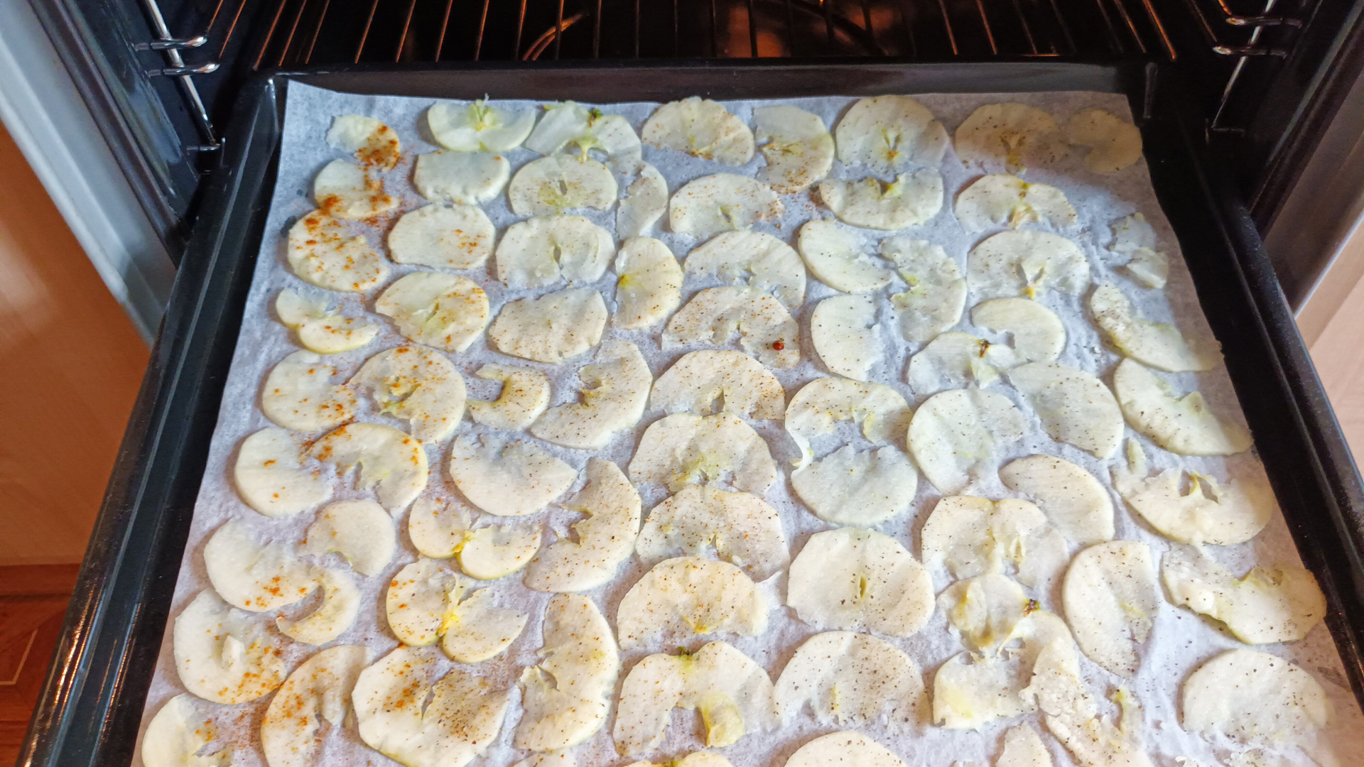 Яблочные чипсы. Мой личный эксперимент с несладкими вкусами.