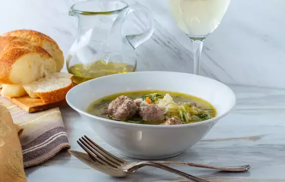 Итальянский свадебный суп с орзо и эскароле