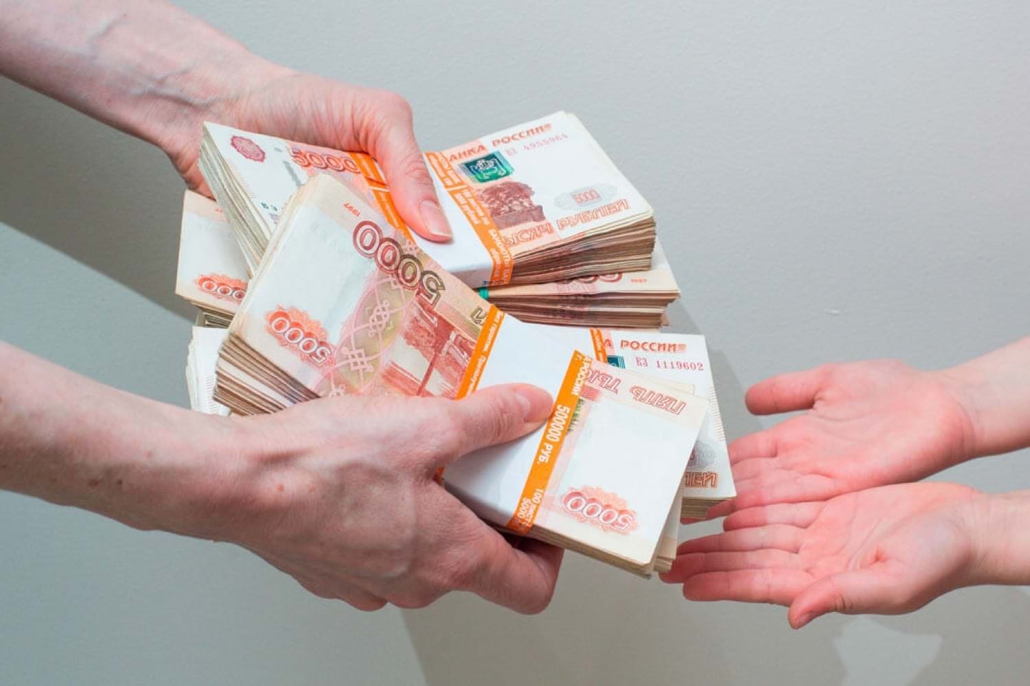 За что банк может заблокировать ваш счёт и как этого избежать