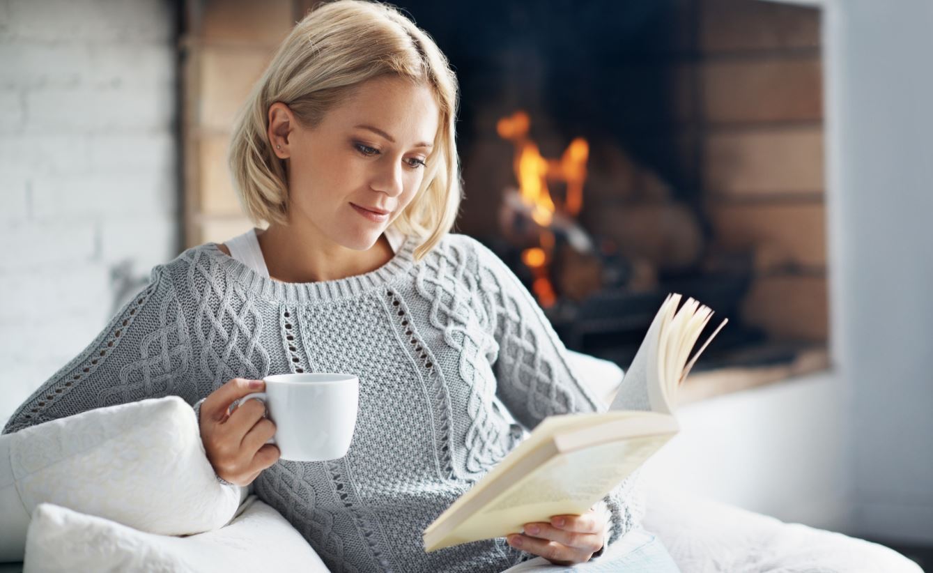 Работа мечты - вам будут платить за чтение любимых книг перед сном