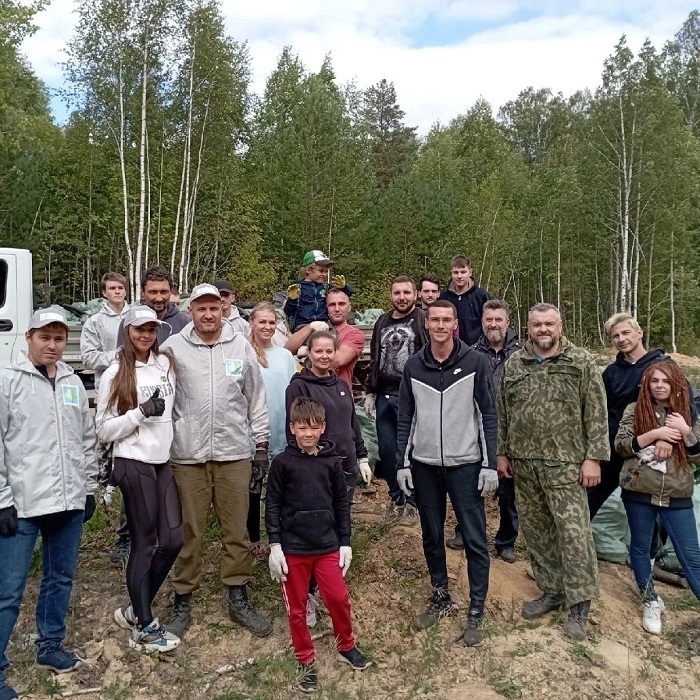 Субботник с кандидатами в депутаты.