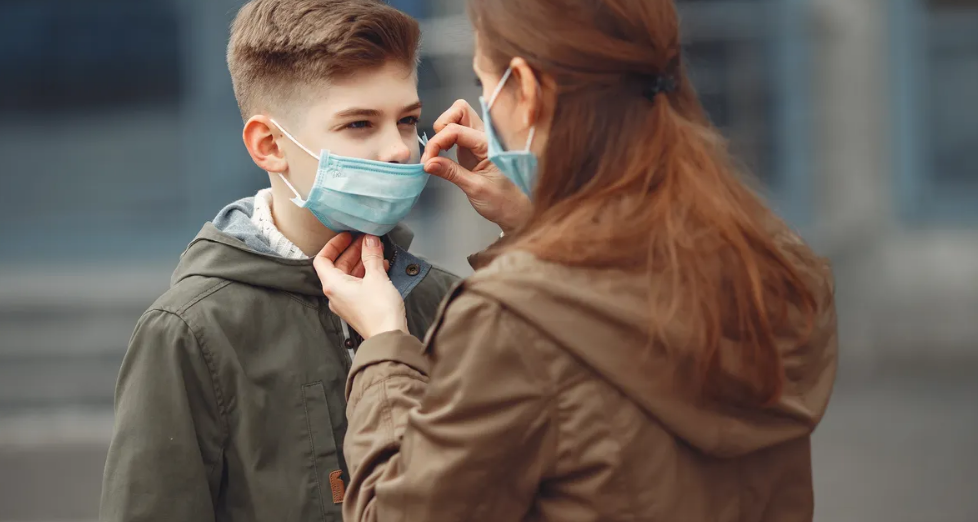 Обязательное ношение масок в сентябре 2022. Где в РФ ужесточили ограничения по ковиду – штрафы и статистика