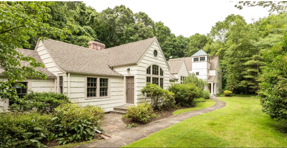 Коттедж в стиле готик-рок, подходящий для летучей мыши из ада